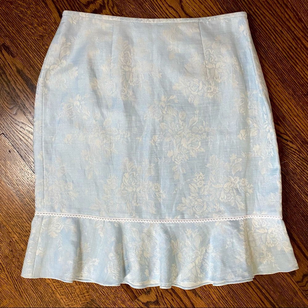 Beautiful isabel & nina pencil skirt with ruffle hem!